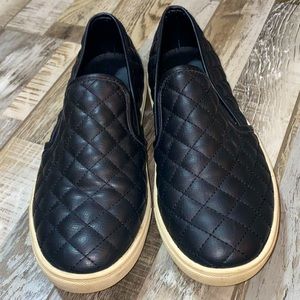 BLACK STEVE MADDEN SNEAKERS